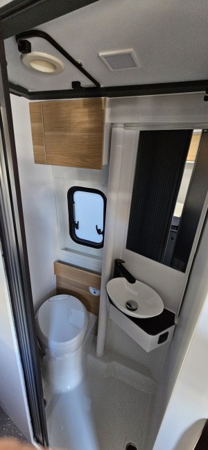 Les photos de l'Adria 640 SLB 60Y